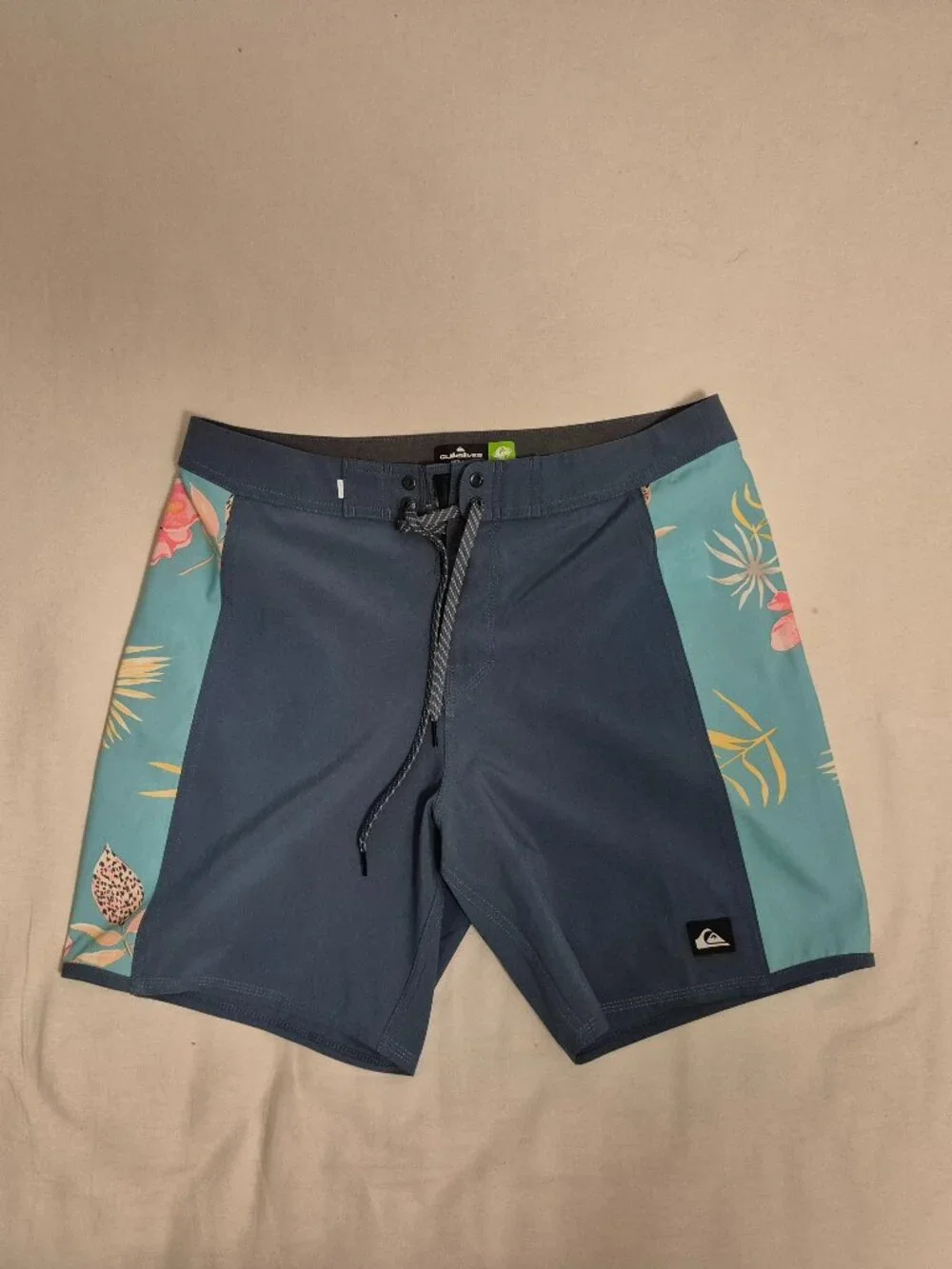 Quiksilver Board Shorts Size 31